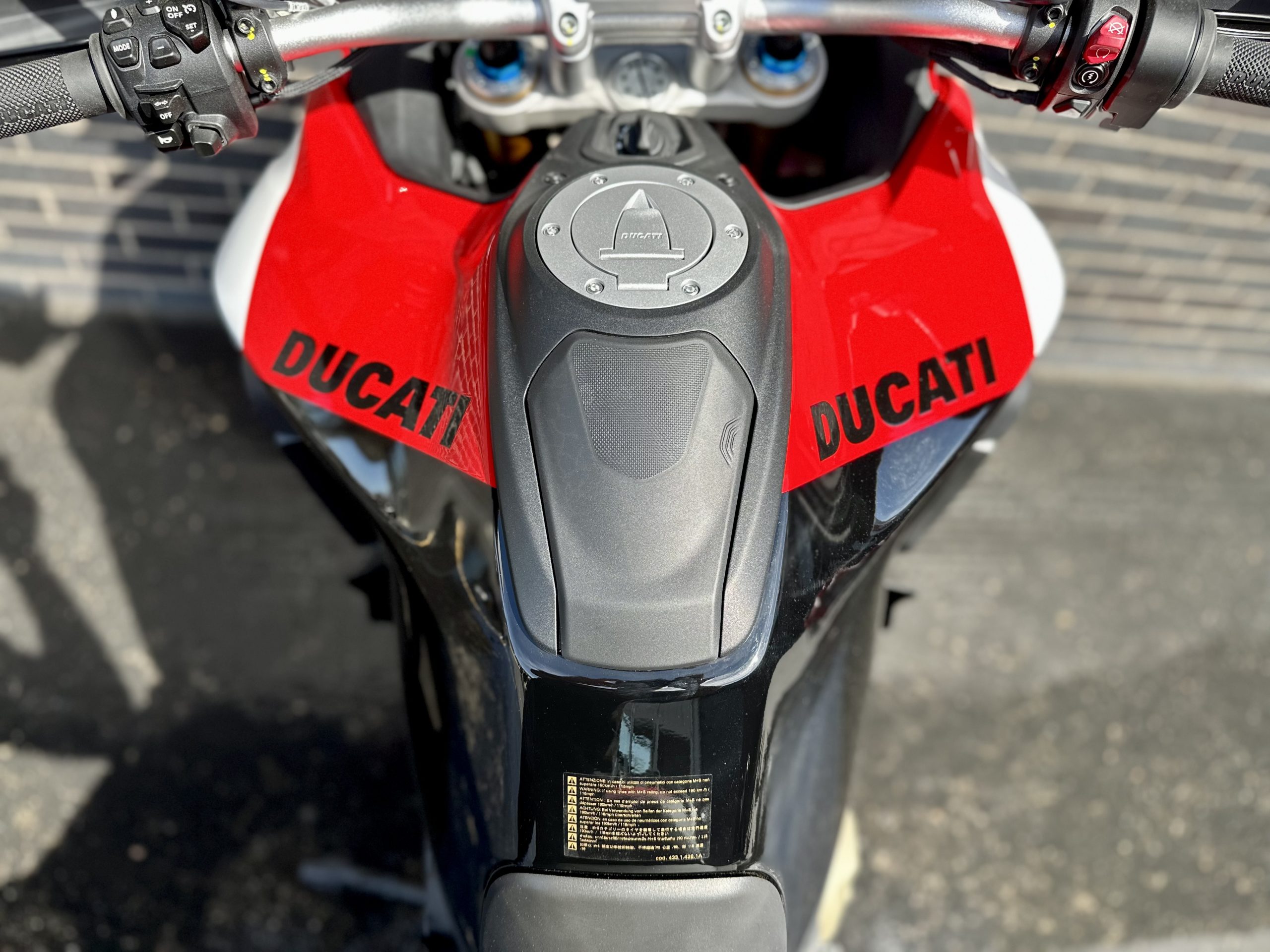 Quick carbon fiber restoration on a Ducati M900 that had a lot of