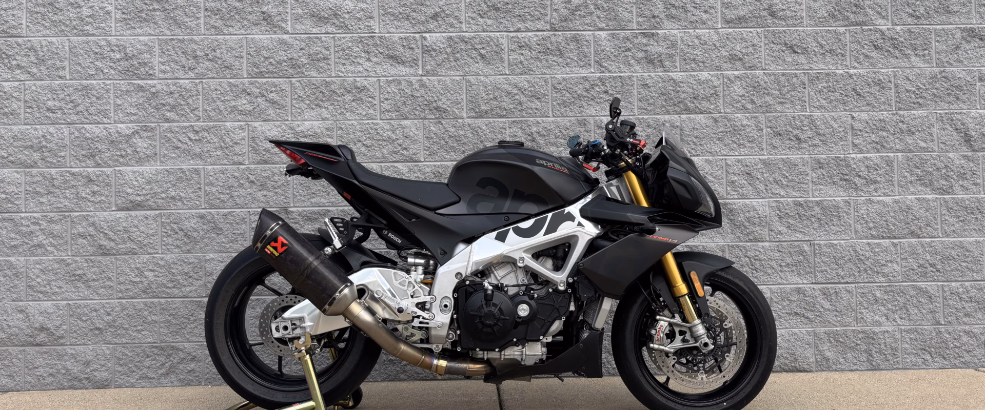 19′ Aprilia Tuono V4 Factory – Summit Attack